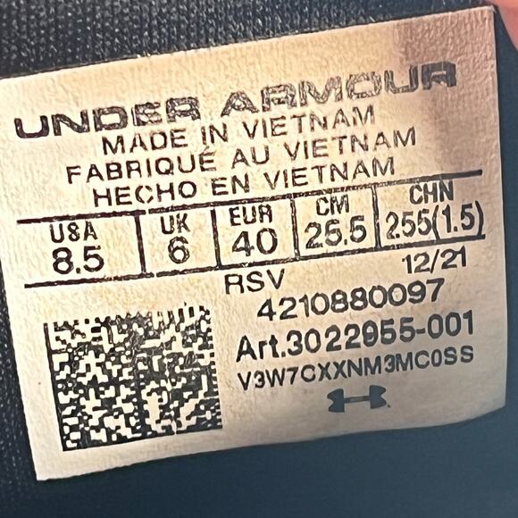 Under Armour Essential Sportstyle Black Running Shoes 3022955-001 Women's Sz 8.5 - Picture 10 of 11